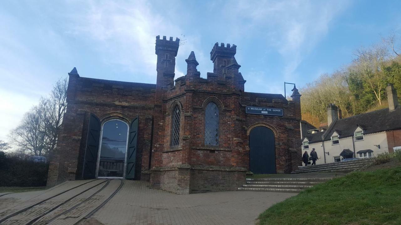 Pageant Lodge Telford Exteriör bild